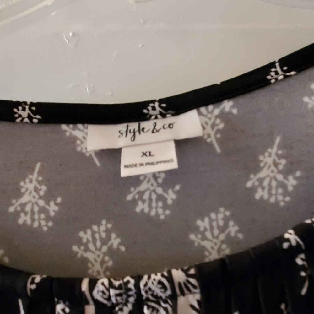 Blouse - Picture 2 of 3